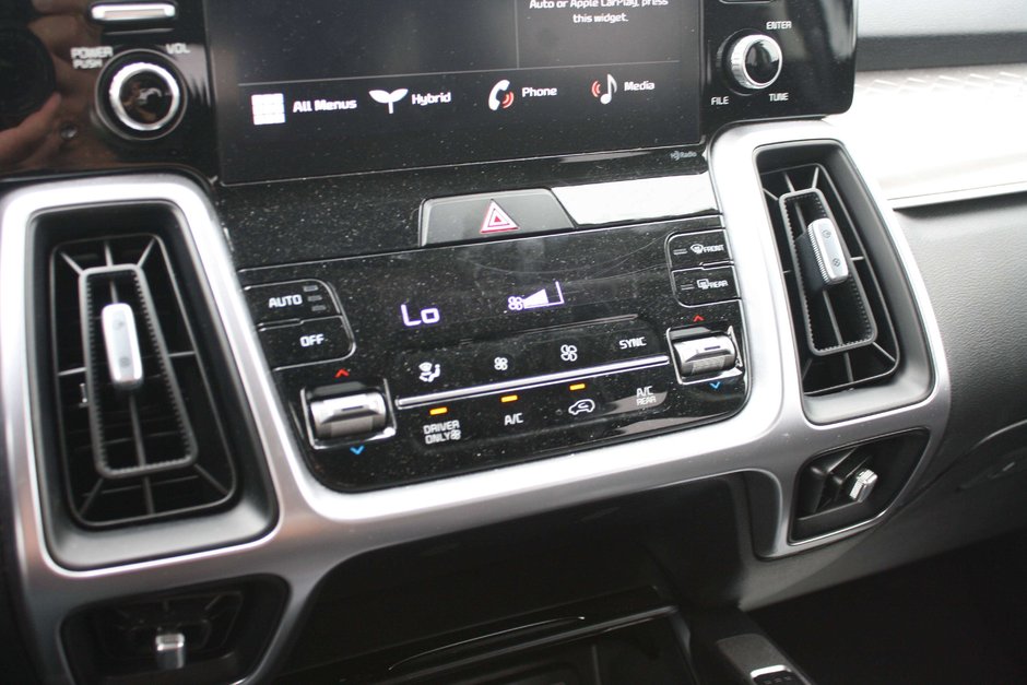 2023 Kia Sorento Hybrid LX-18
