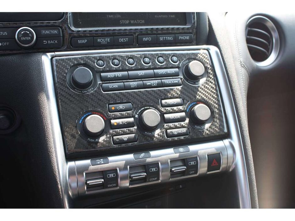 2010 Nissan GT-R Base-16