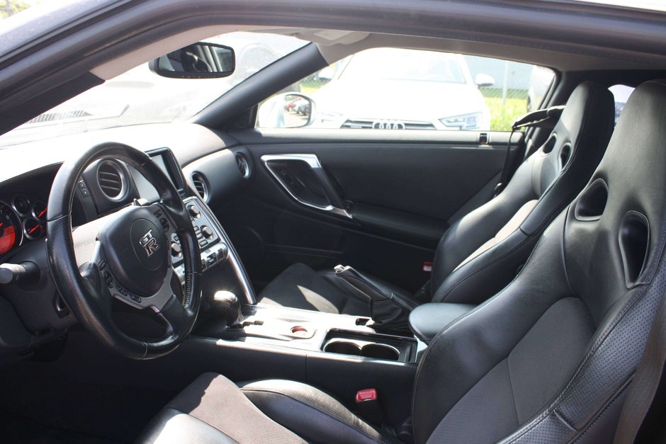 2010 Nissan GT-R Base-12