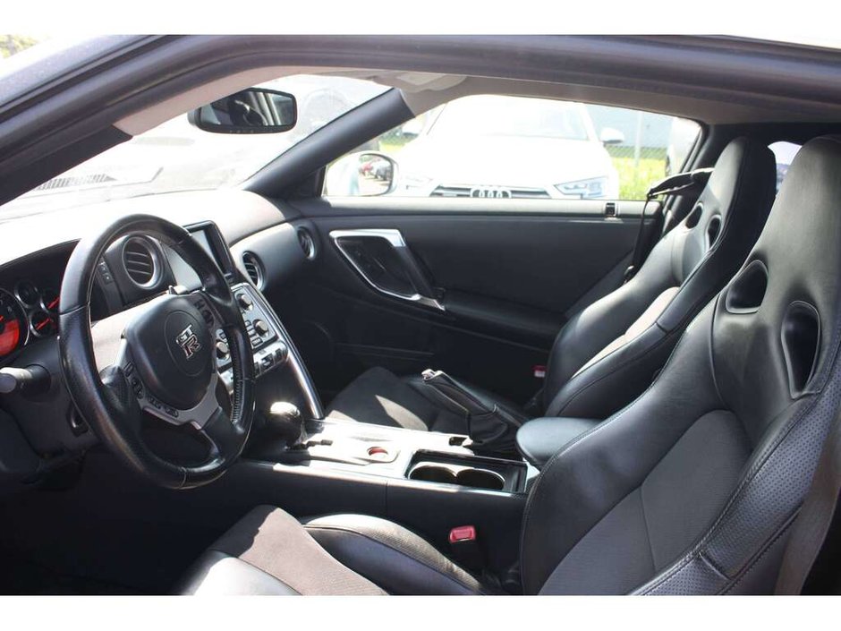 2010 Nissan GT-R Base-12