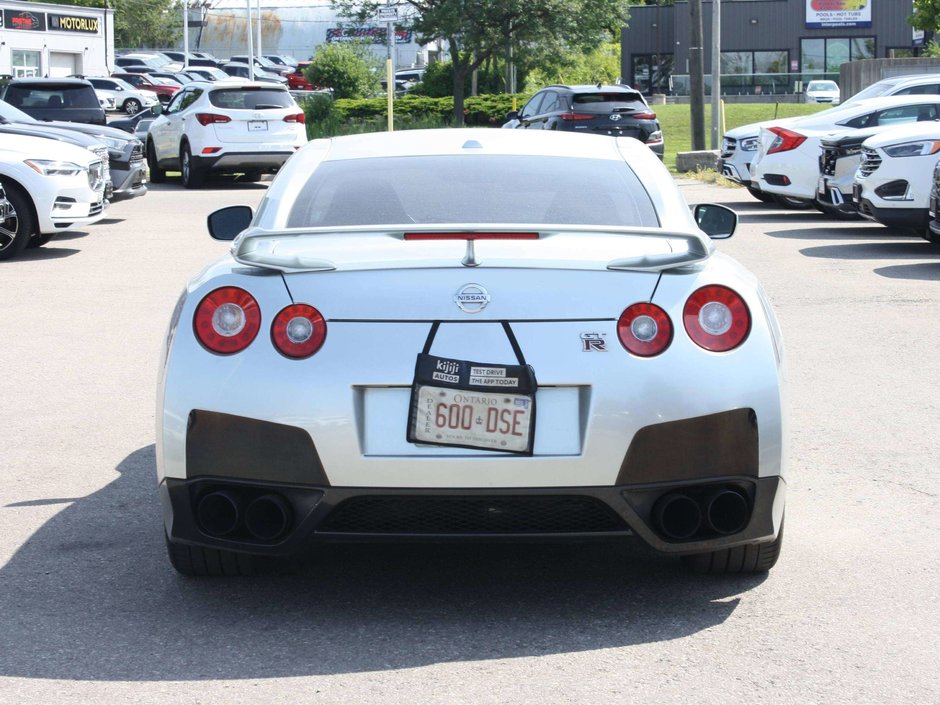 2010 Nissan GT-R Base-4