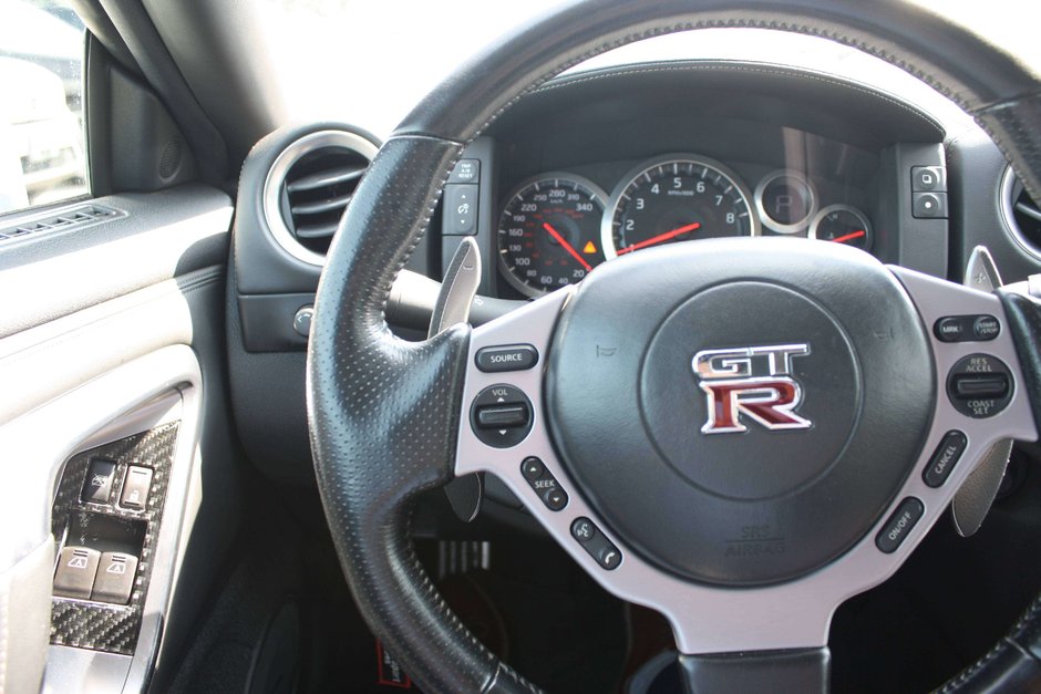 2010 Nissan GT-R Base-19