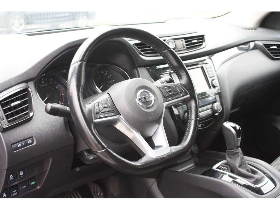 2020 Nissan Qashqai S-10