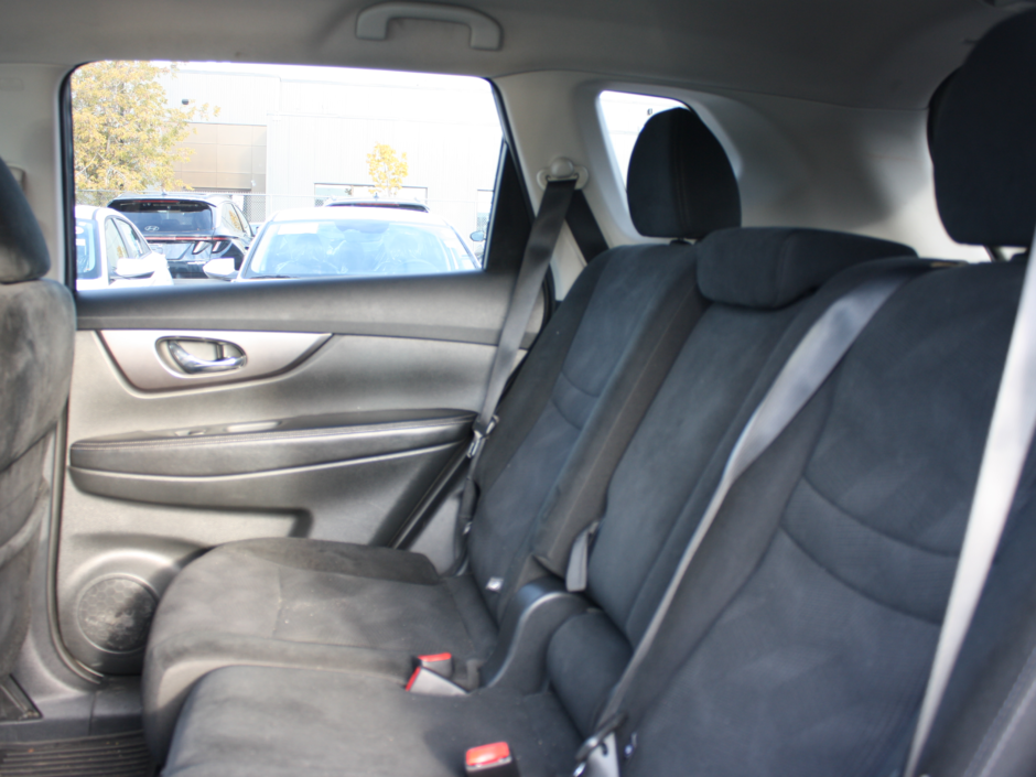 2016 Nissan Rogue S-17