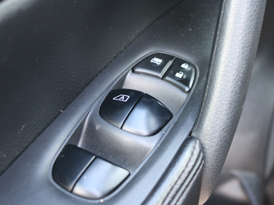 2016 Nissan Rogue S-6