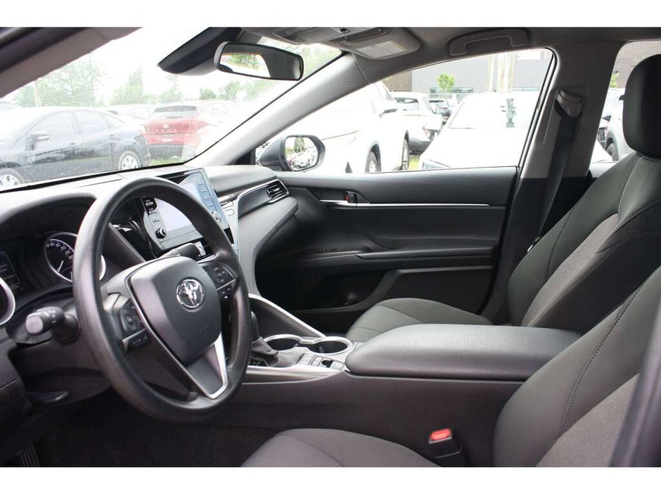 2022 Toyota Camry Hybrid LE-11