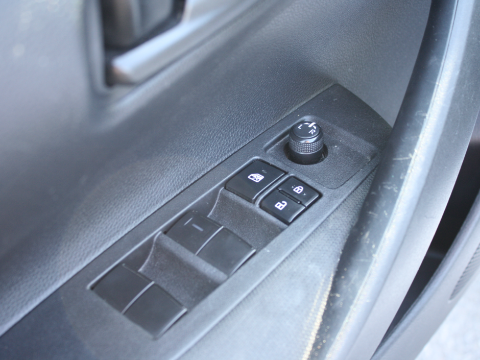 2022 Toyota Corolla LE-18