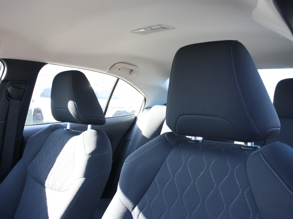 2022 Toyota Corolla LE-31