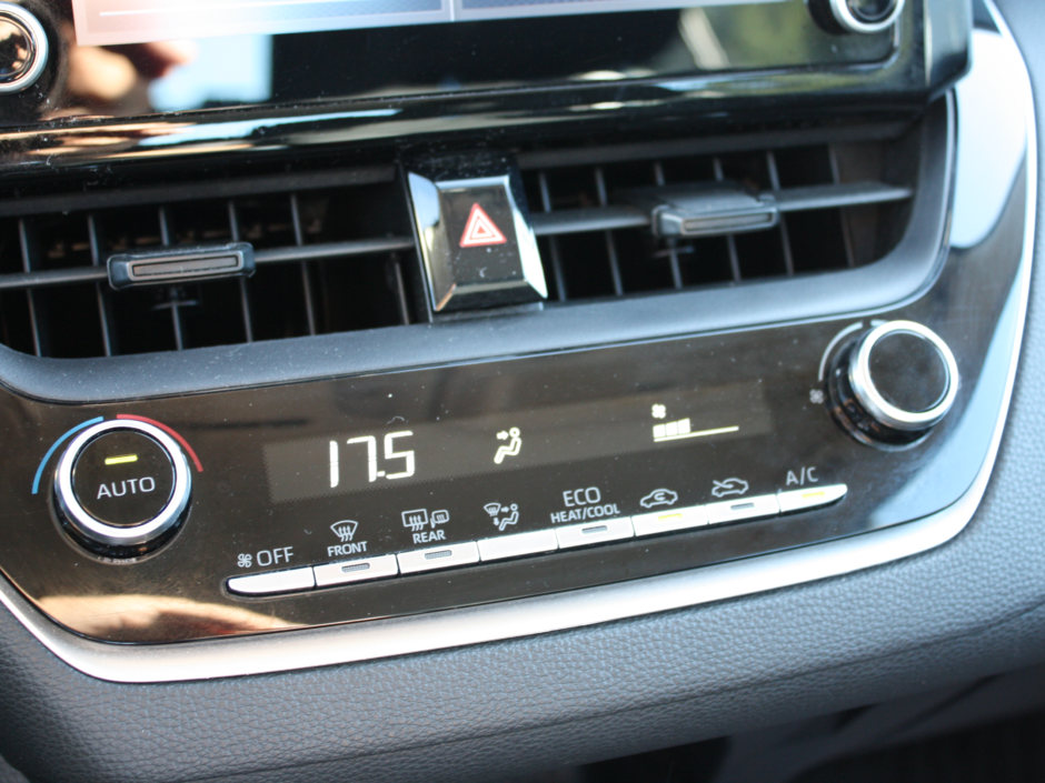 2022 Toyota Corolla LE-21