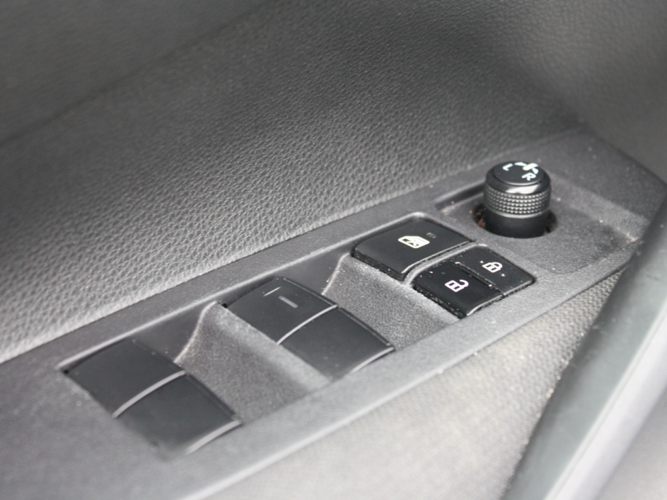 2023 Toyota Corolla LE-18