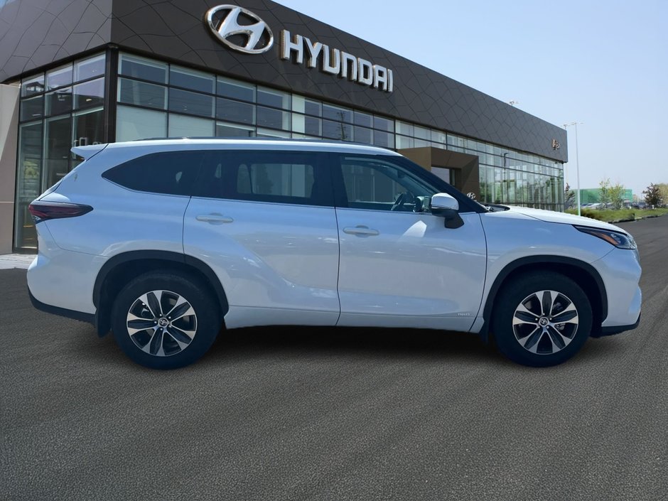 2025 Toyota Highlander hybrid XLE-3