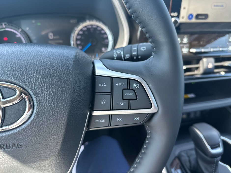 2025 Toyota Highlander hybrid XLE-22