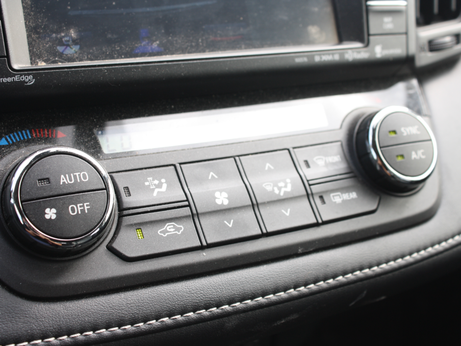 2016 Toyota RAV4 Hybrid Limited-18