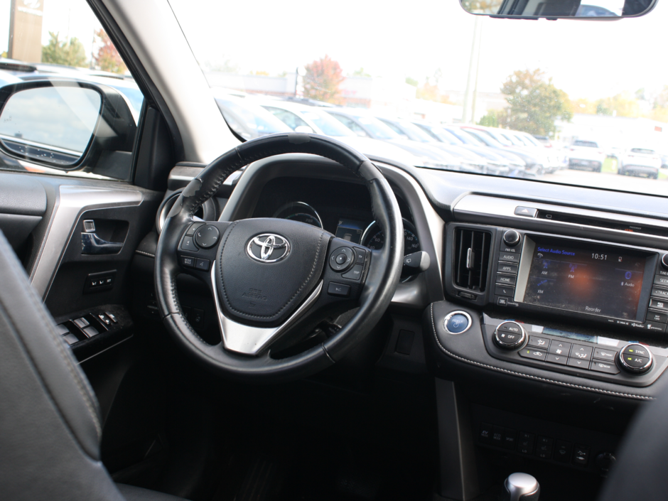 2016 Toyota RAV4 Hybrid Limited-30