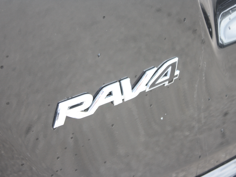 2016 Toyota RAV4 Hybrid Limited-8