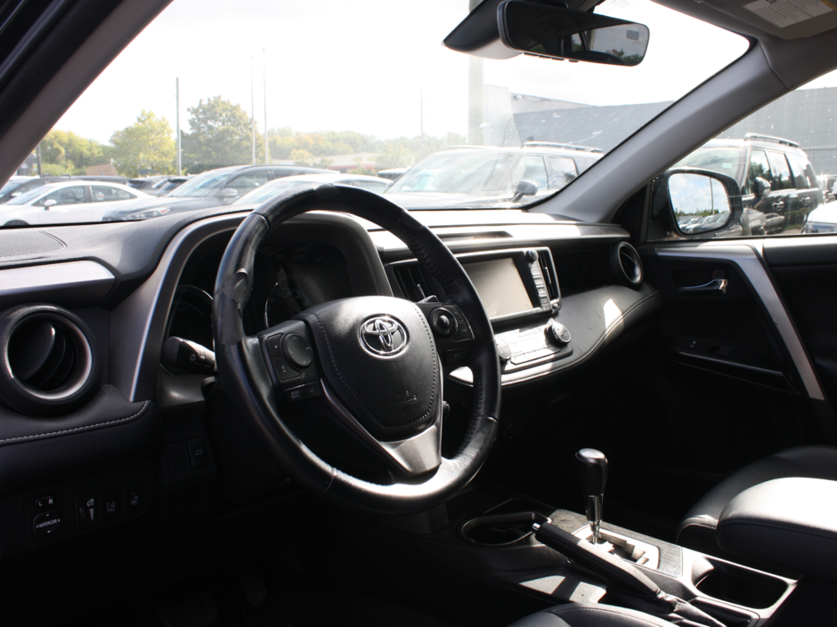 2016 Toyota RAV4 Hybrid Limited-28