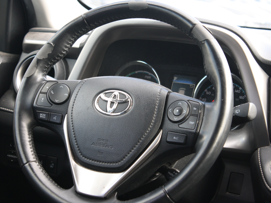 2016 Toyota RAV4 Hybrid Limited-29