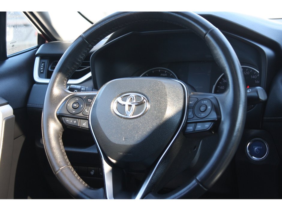 2020 Toyota RAV4 Hybrid XLE-24