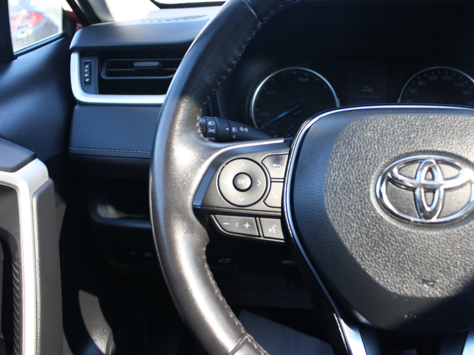 2020 Toyota RAV4 Hybrid XLE-18