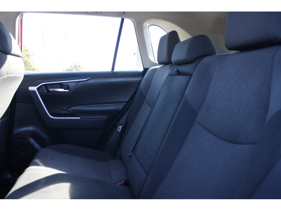 2020 Toyota RAV4 Hybrid XLE-21