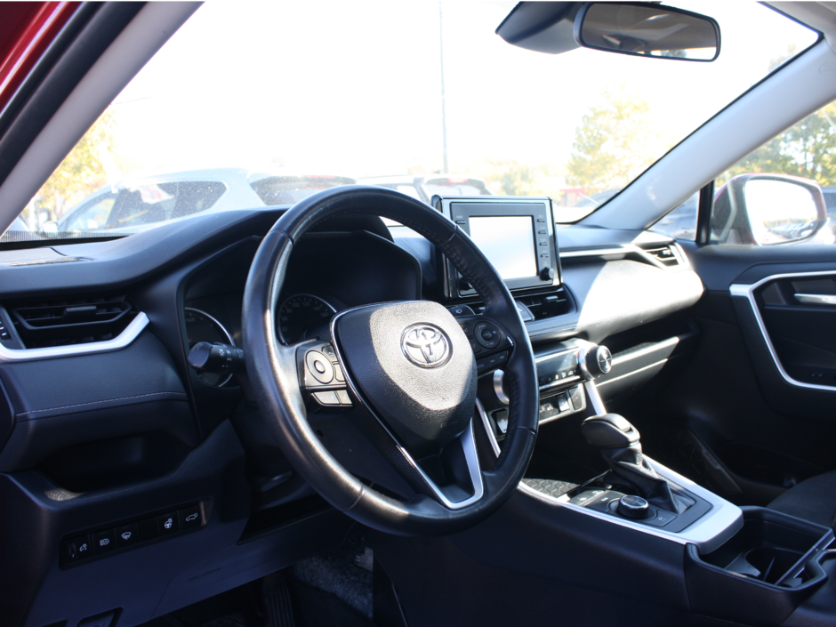 2020 Toyota RAV4 Hybrid XLE-12