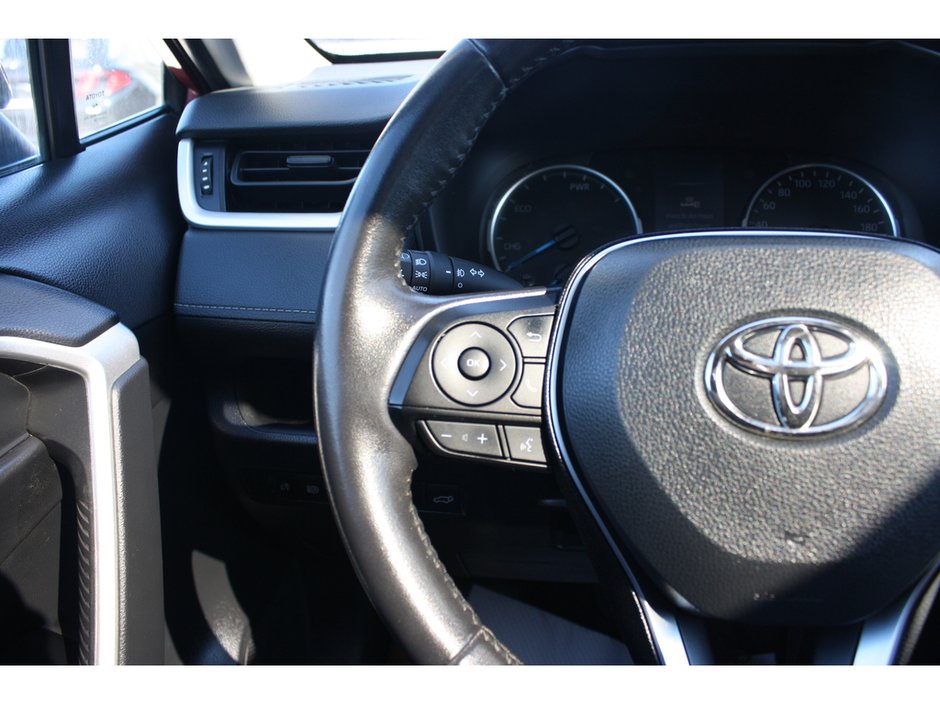 2020 Toyota RAV4 Hybrid XLE-17