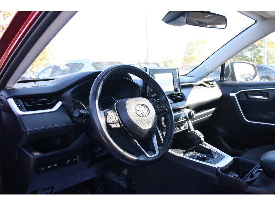 2020 Toyota RAV4 Hybrid XLE-11