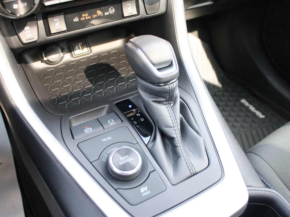 2024 Toyota RAV4 Hybrid SE-12