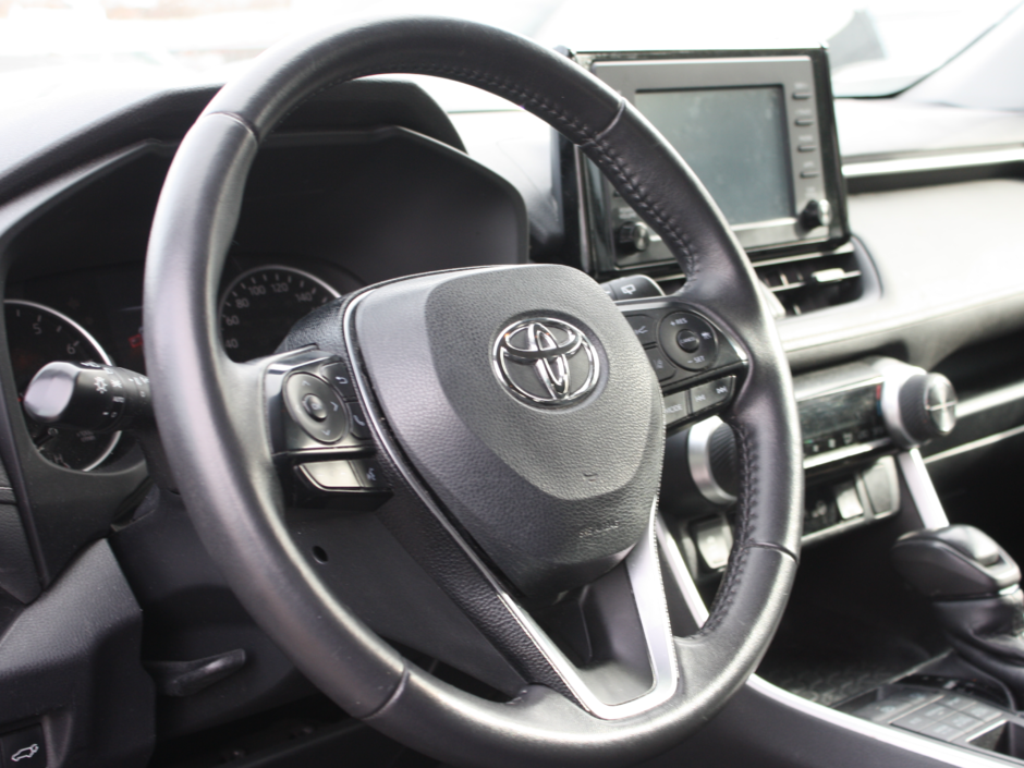 2020 Toyota RAV4 XLE-9