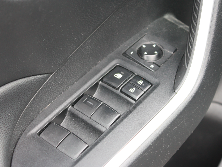 2020 Toyota RAV4 XLE-6