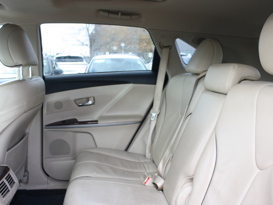 2015 Toyota Venza Base-16