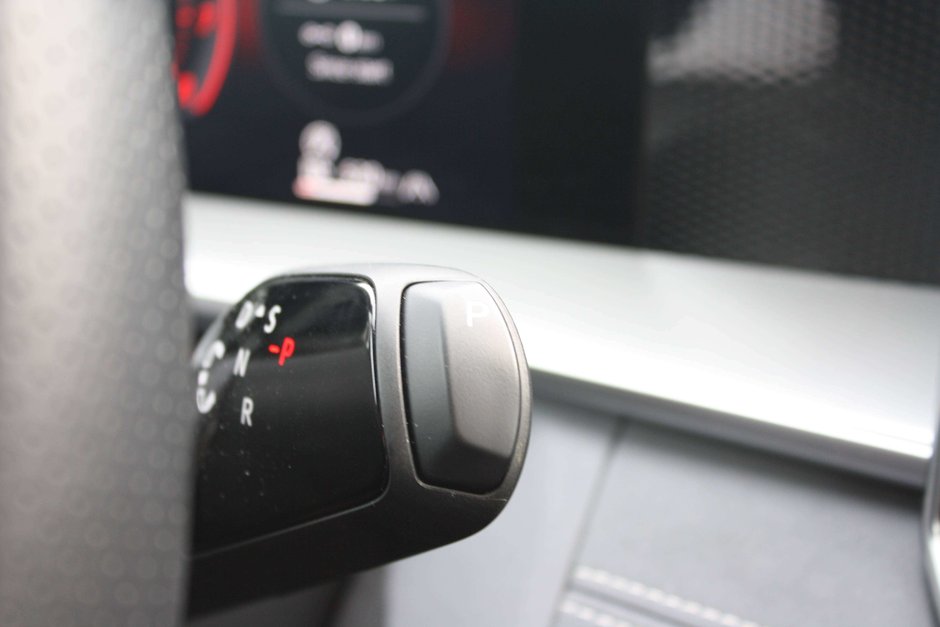 2026 Volkswagen Tiguan Comfortline R-Line Black-21