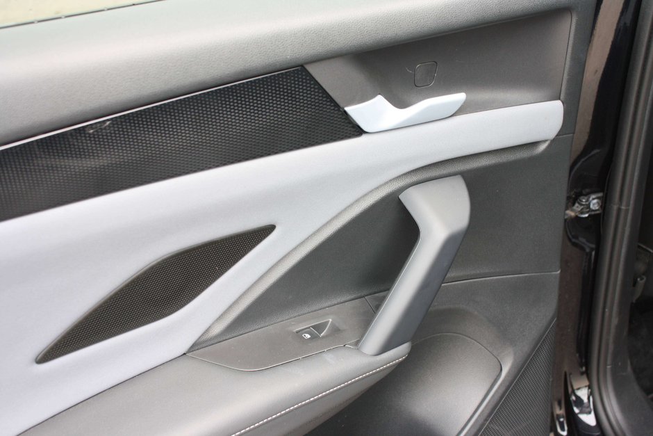 2026 Volkswagen Tiguan Comfortline R-Line Black-6