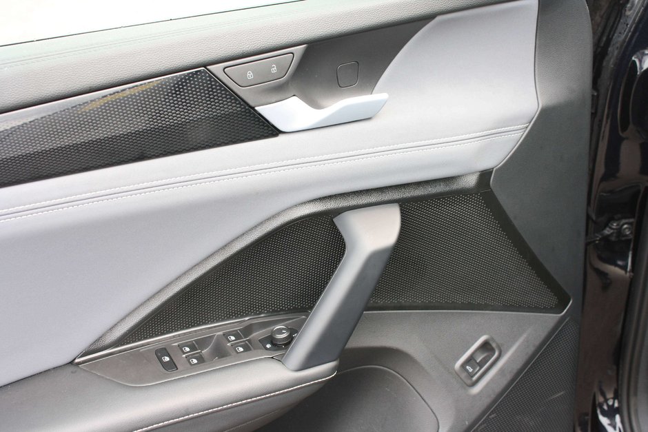 2026 Volkswagen Tiguan Comfortline R-Line Black-11