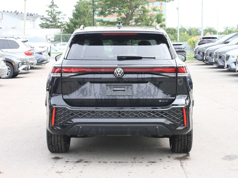 2026 Volkswagen Tiguan Comfortline R-Line Black-4