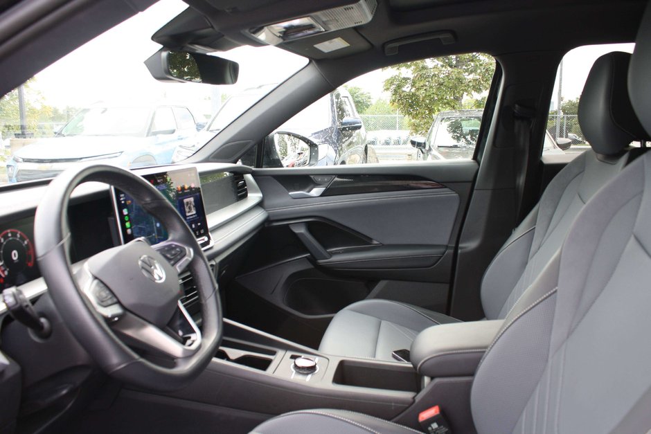 2026 Volkswagen Tiguan Comfortline R-Line Black-9