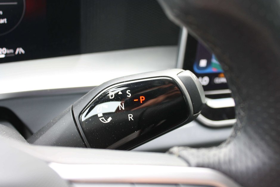 2026 Volkswagen Tiguan Comfortline R-Line Black-18