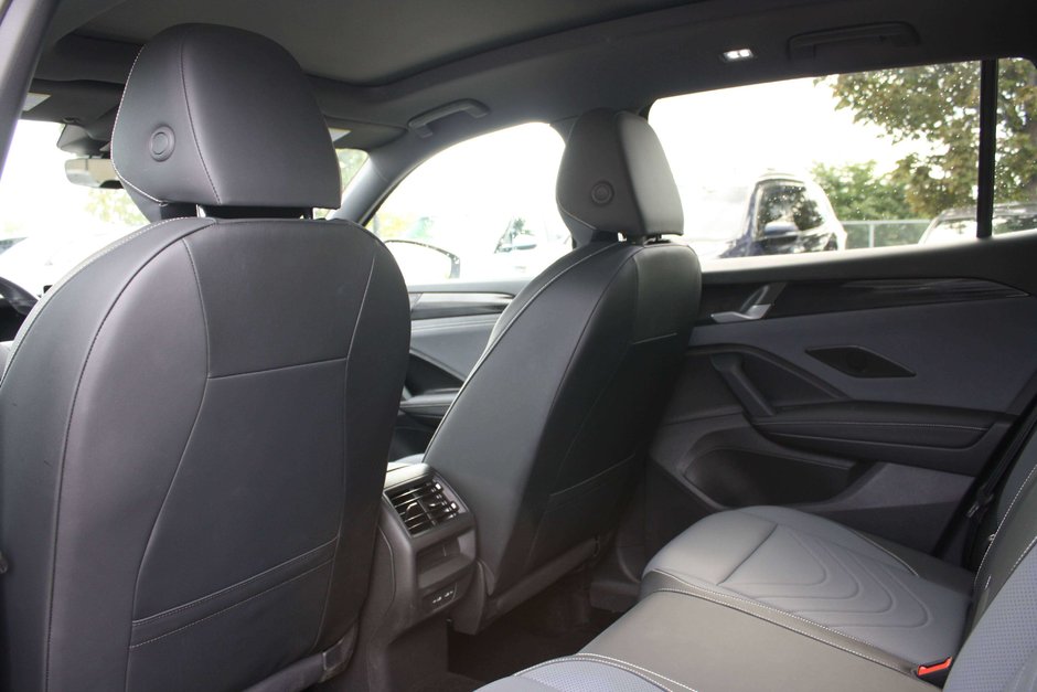 2026 Volkswagen Tiguan Comfortline R-Line Black-12