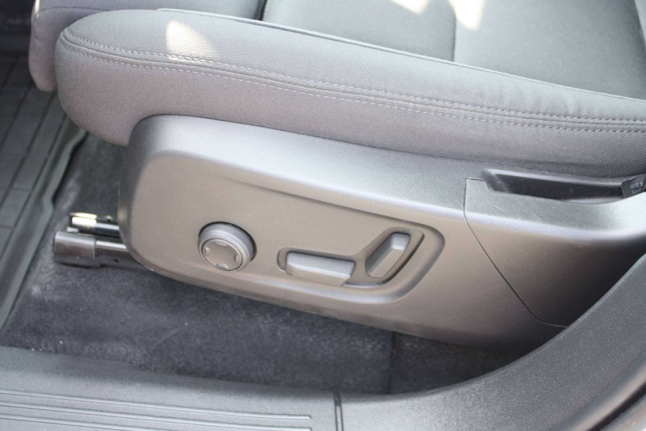 2024 Volvo XC40 Recharge Pure Electric Core-9