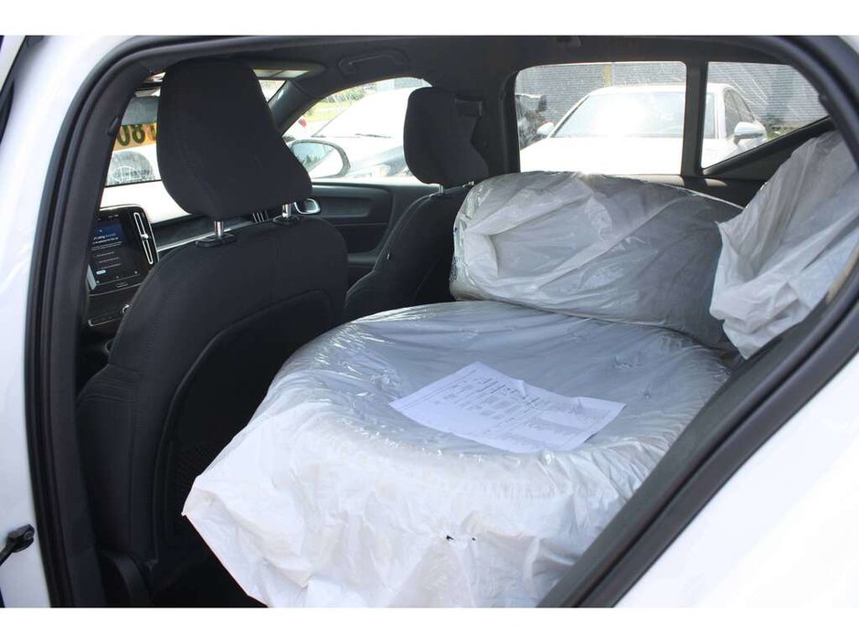 2024 Volvo XC40 Recharge Pure Electric Core-6