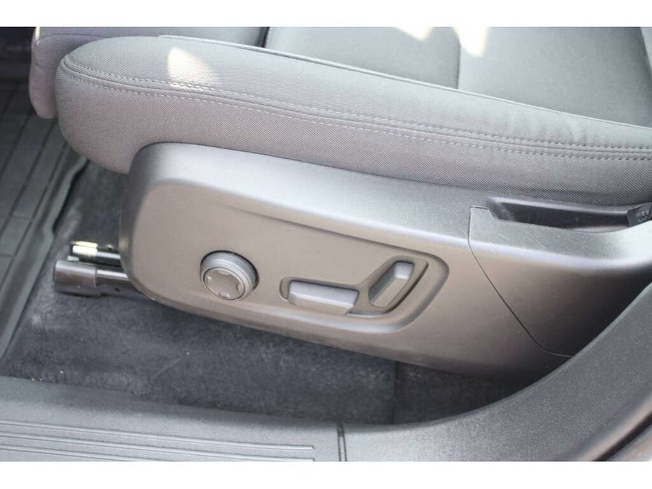 2024 Volvo XC40 Recharge Pure Electric Core-9