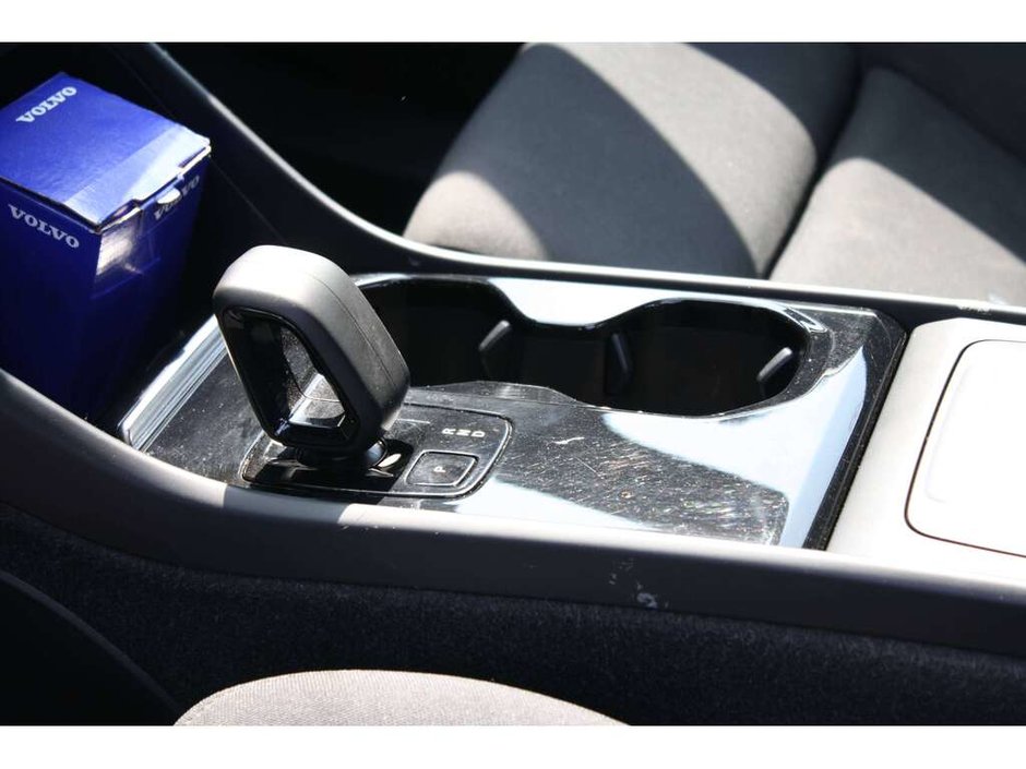 2024 Volvo XC40 Recharge Pure Electric Core-12