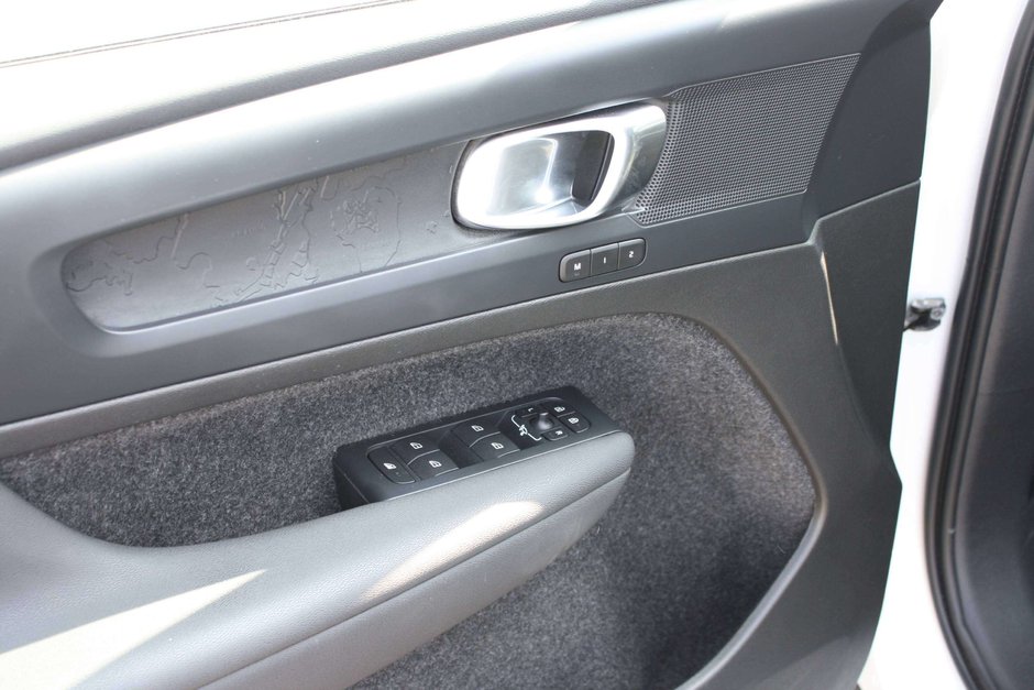 2024 Volvo XC40 Recharge Pure Electric Core-8