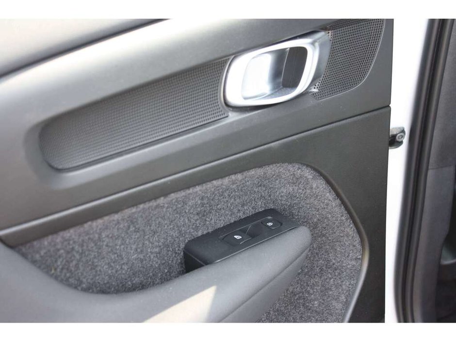 2024 Volvo XC40 Recharge Pure Electric Core-7