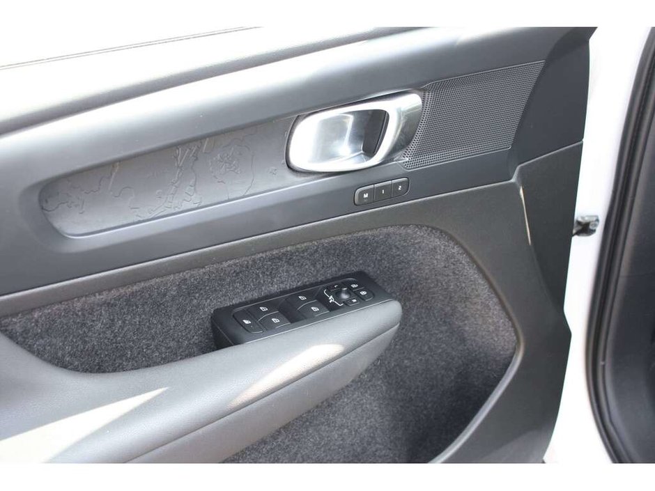 2024 Volvo XC40 Recharge Pure Electric Core-8