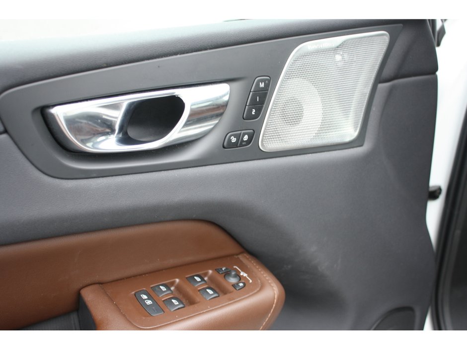 2021 Volvo XC60 Recharge Plug-In Hybrid T8 Inscription-8