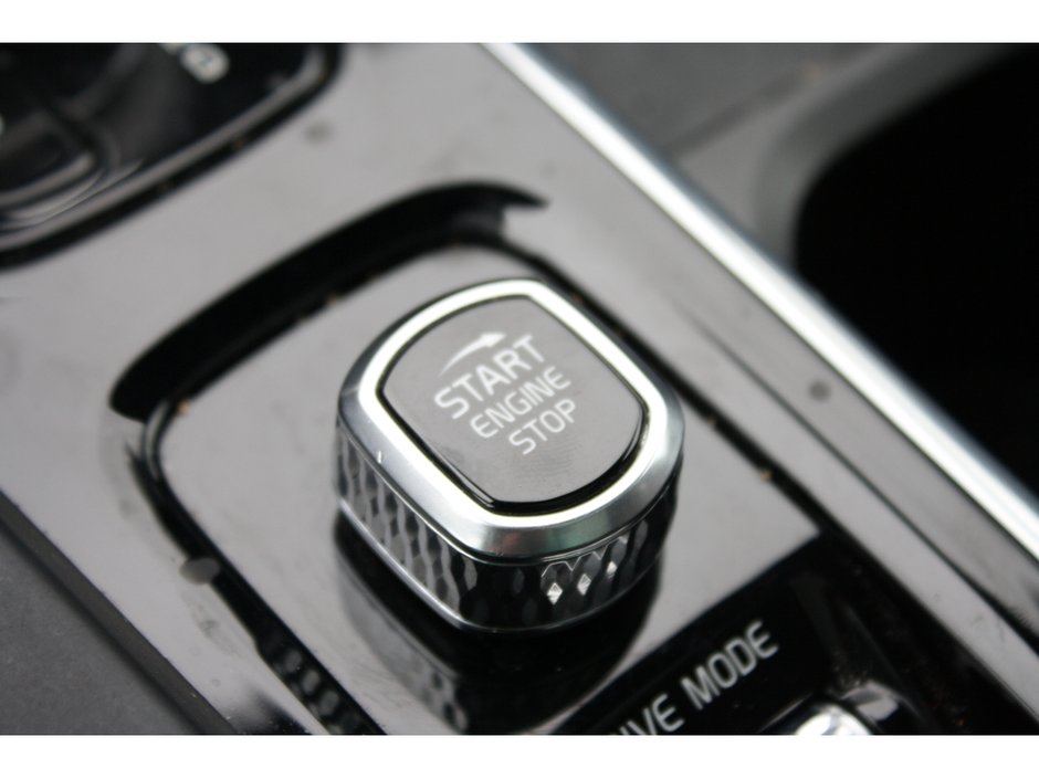 2021 Volvo XC60 Recharge Plug-In Hybrid T8 Inscription-13