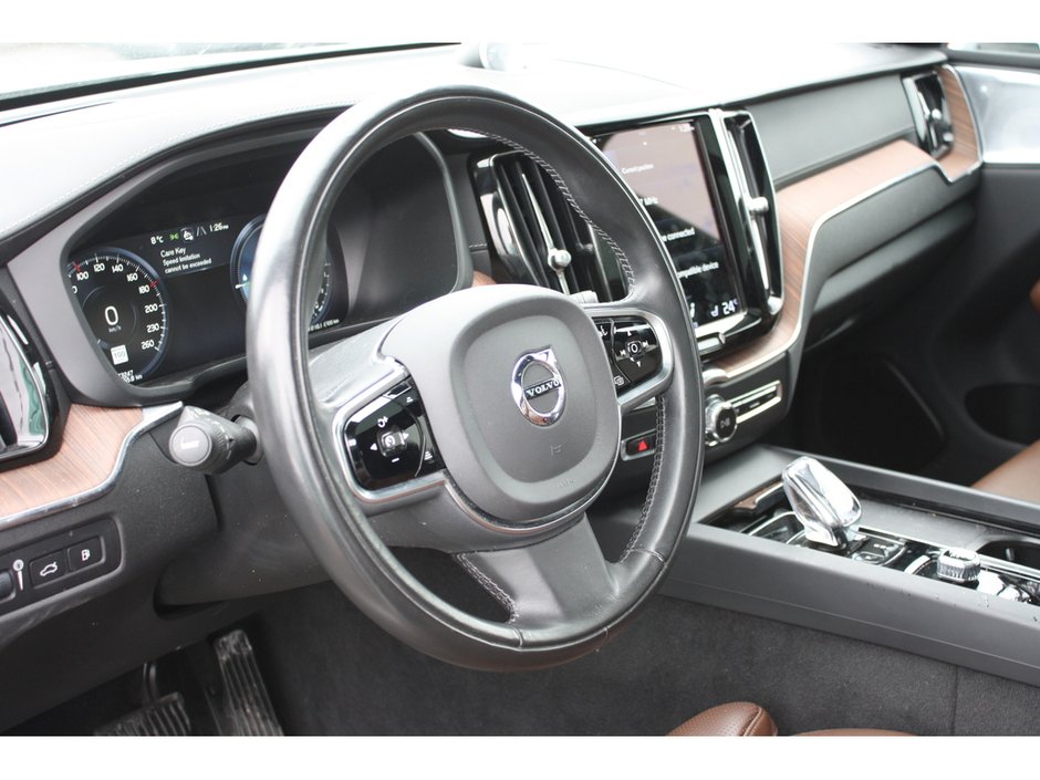 2021 Volvo XC60 Recharge Plug-In Hybrid T8 Inscription-11