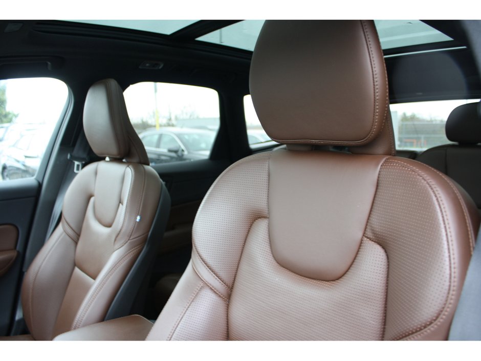 2021 Volvo XC60 Recharge Plug-In Hybrid T8 Inscription-10