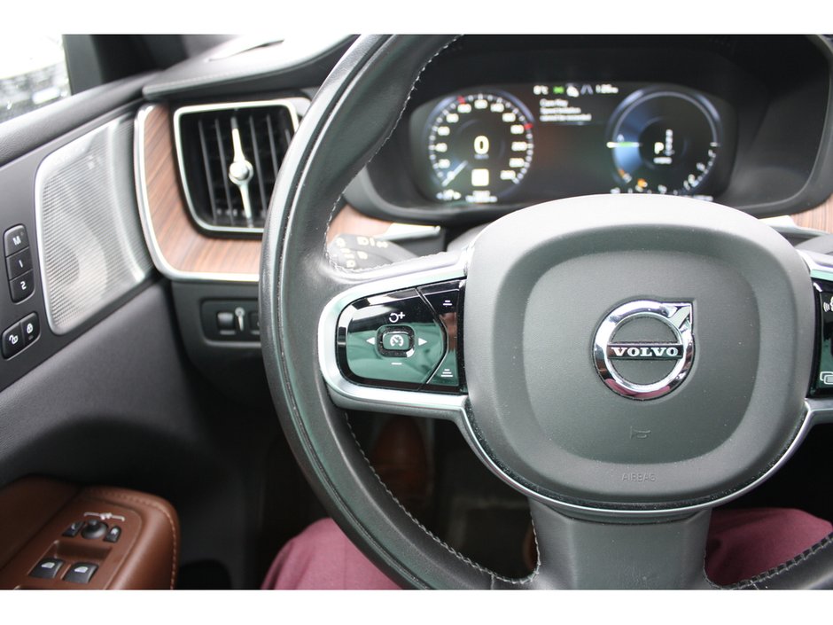 2021 Volvo XC60 Recharge Plug-In Hybrid T8 Inscription-15